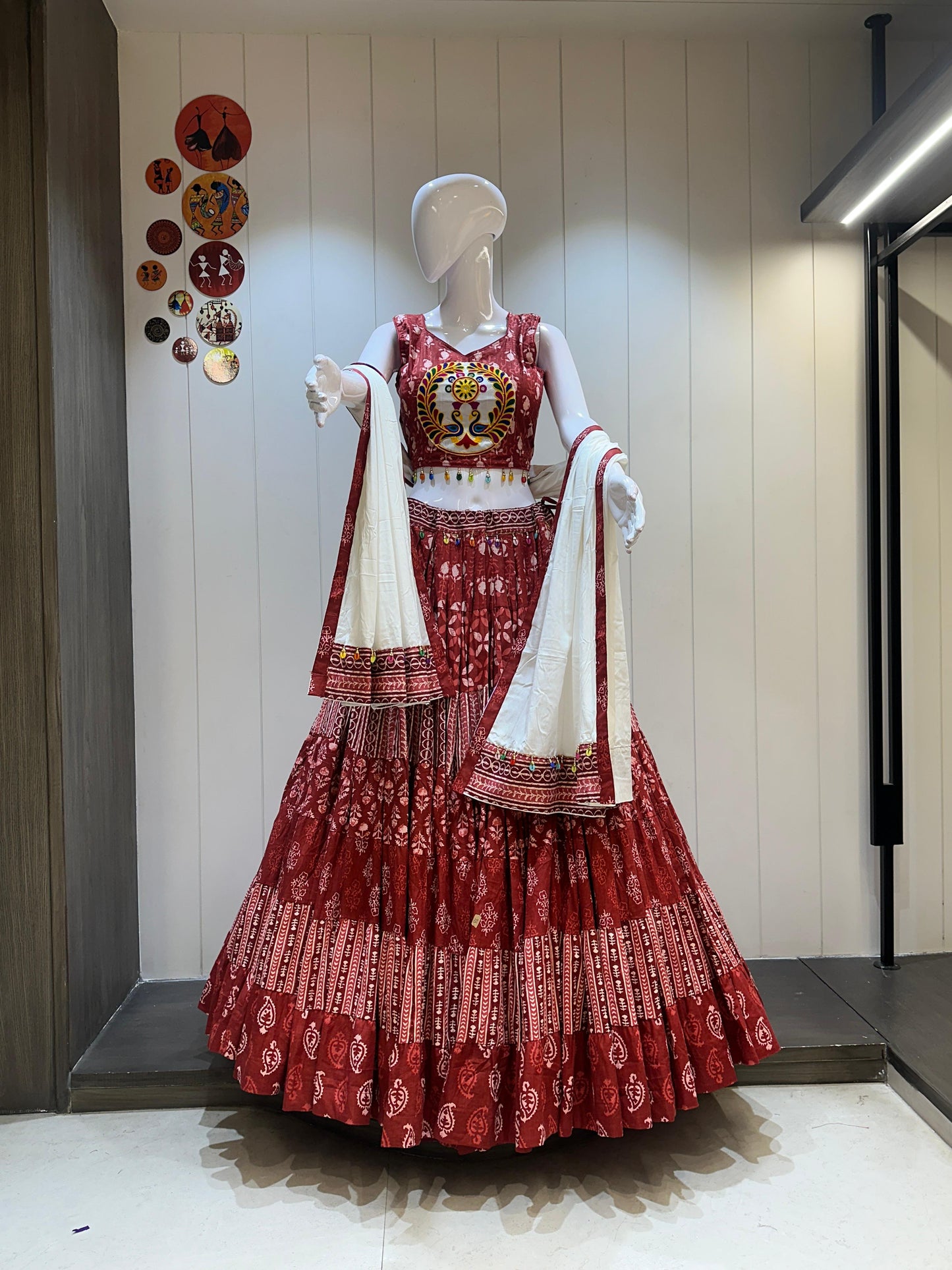 👉Camric chikko and red colour cotton printed chaniua choli 💃