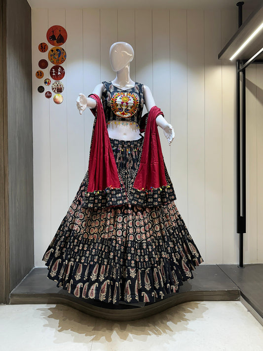 👉Camric chikko and red colour cotton printed chaniua choli 💃